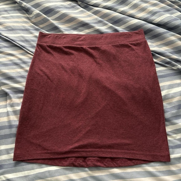 Small Burgundy H&M Divided Skirt - Picture 1 of 4